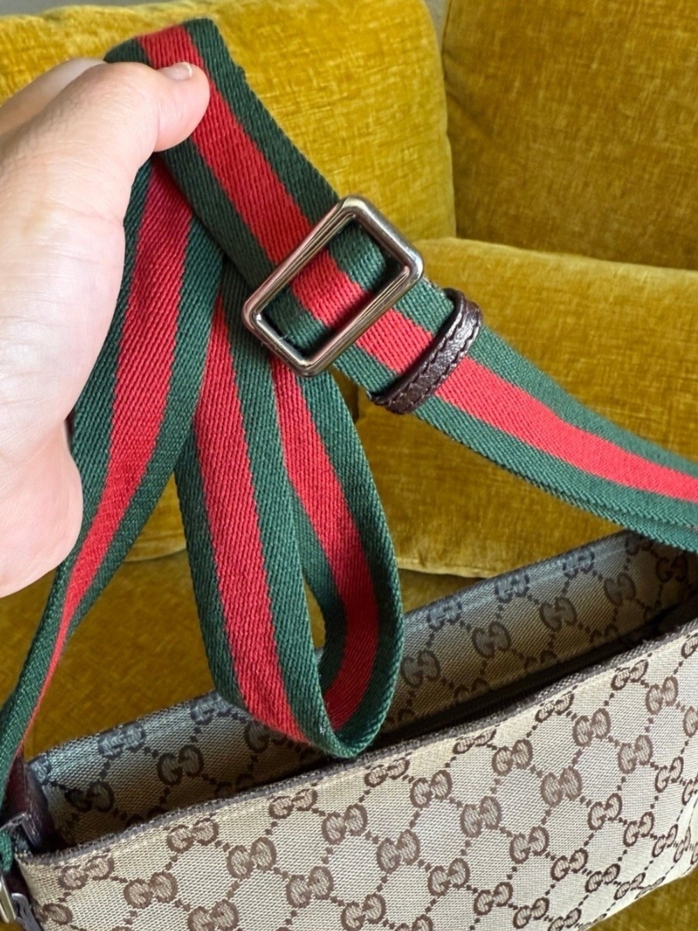 Gucci Beige GG Supreme Crossbody Bag with Green-Red Shoulder Strap - Picture 11 of 11